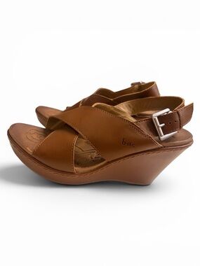 b.o.c. Women's Tan Brown Leather Wedge Sandals with silver Buckle size 9